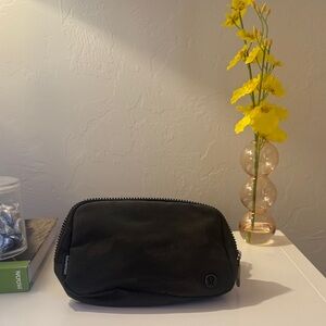 Beautiful lululemon belt bag in a gorgeous olive camo color!